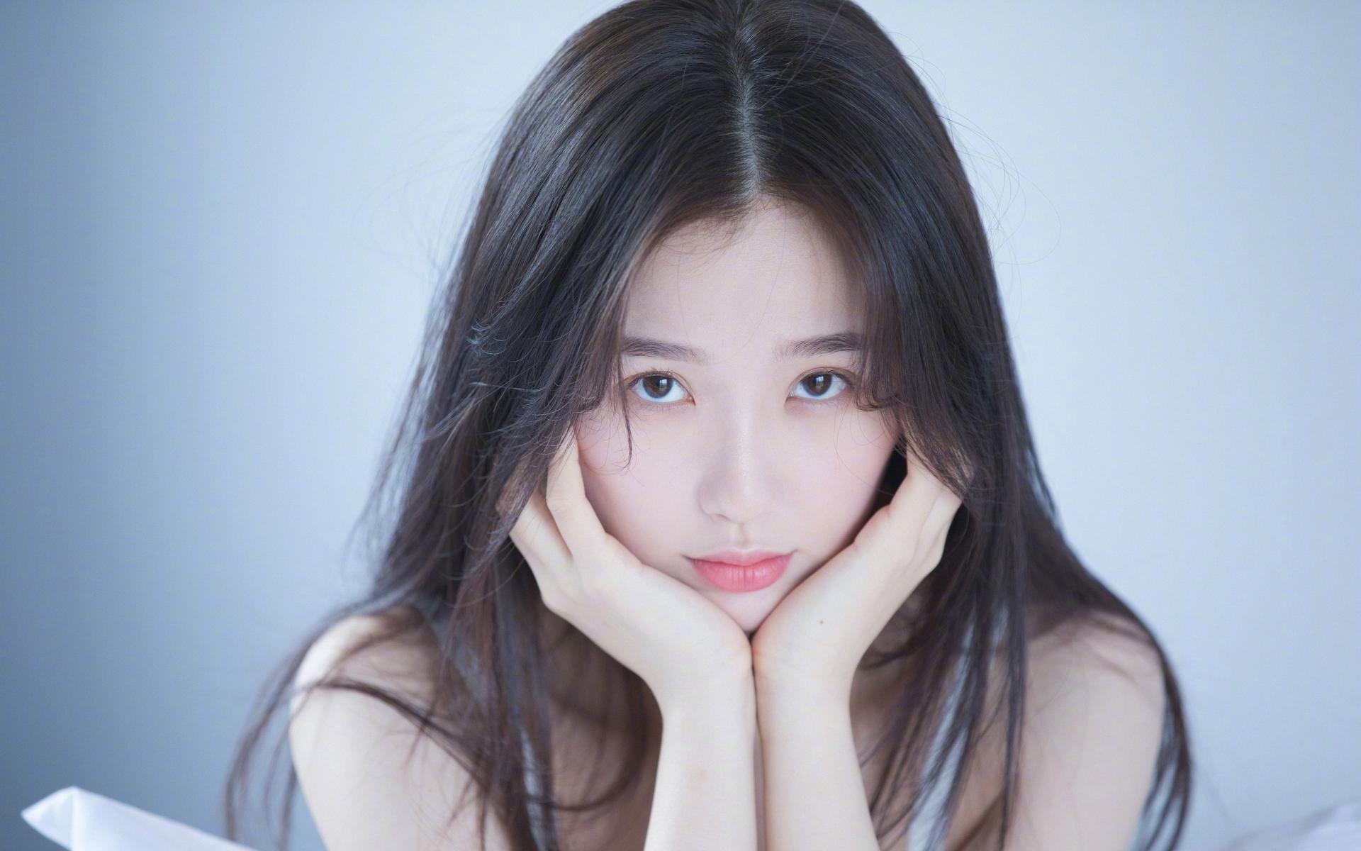 墨西哥球员脚底打滑摔出界,被判越位?,墨西哥队员